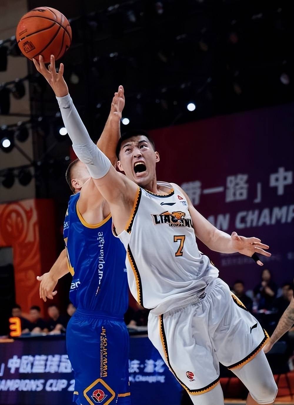 辽宁客场战胜对手，展现出强大实力