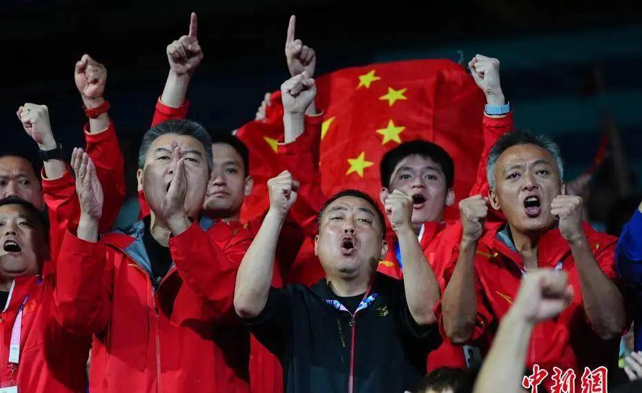体育赛场上的激烈角逐，胜利者将尽显风采
