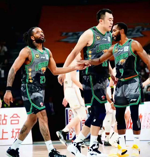 外援关键时刻挺身而出，助球队夺冠