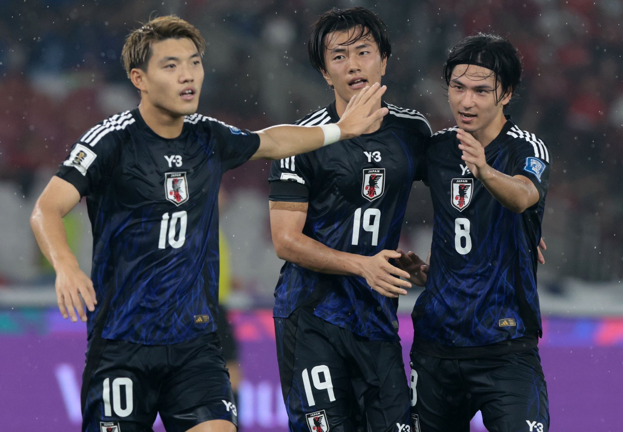 亚洲杯篮球赛：日本队逆袭击败菲律宾晋级半决赛