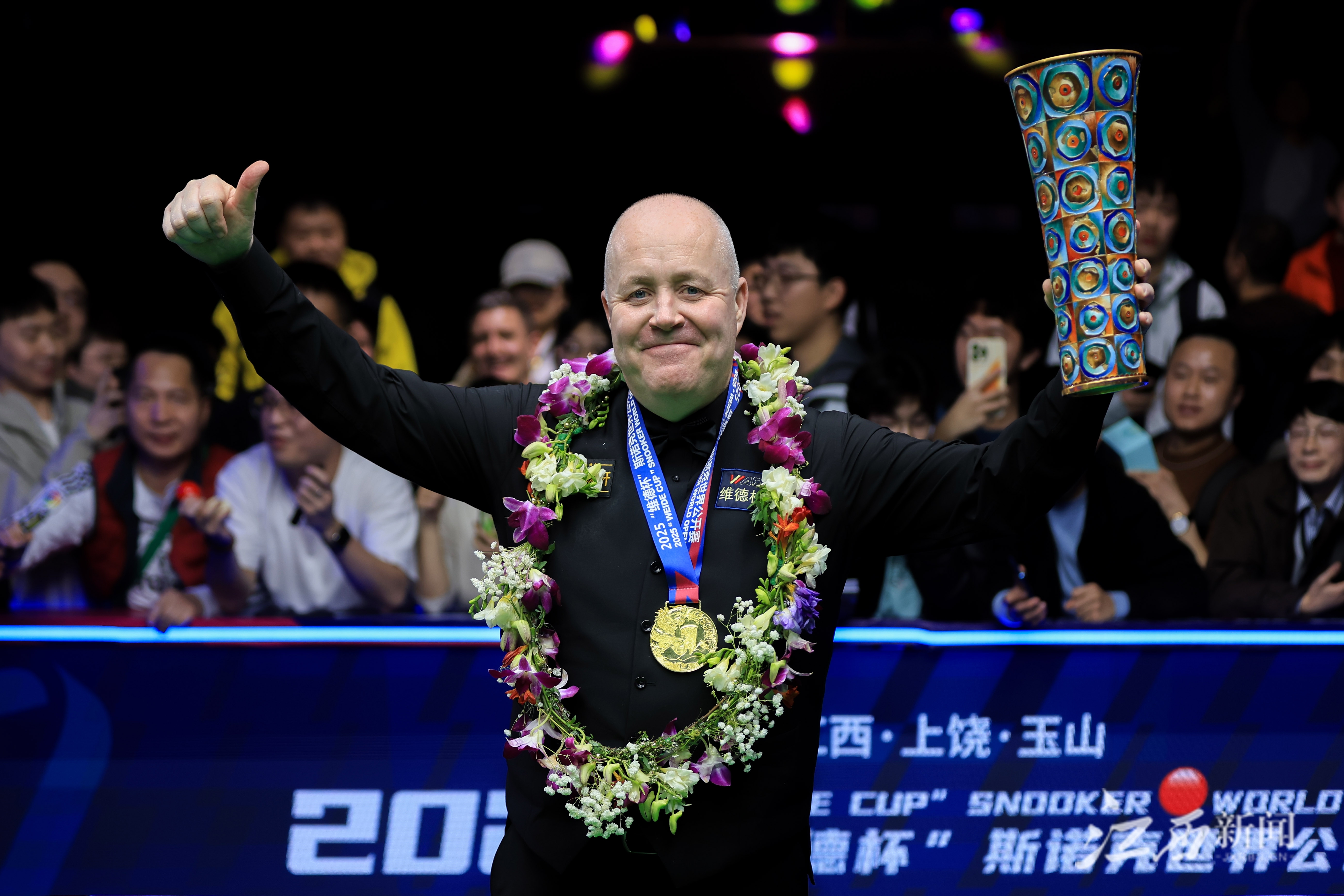 乌克兰选手在举重比赛中获得佳绩