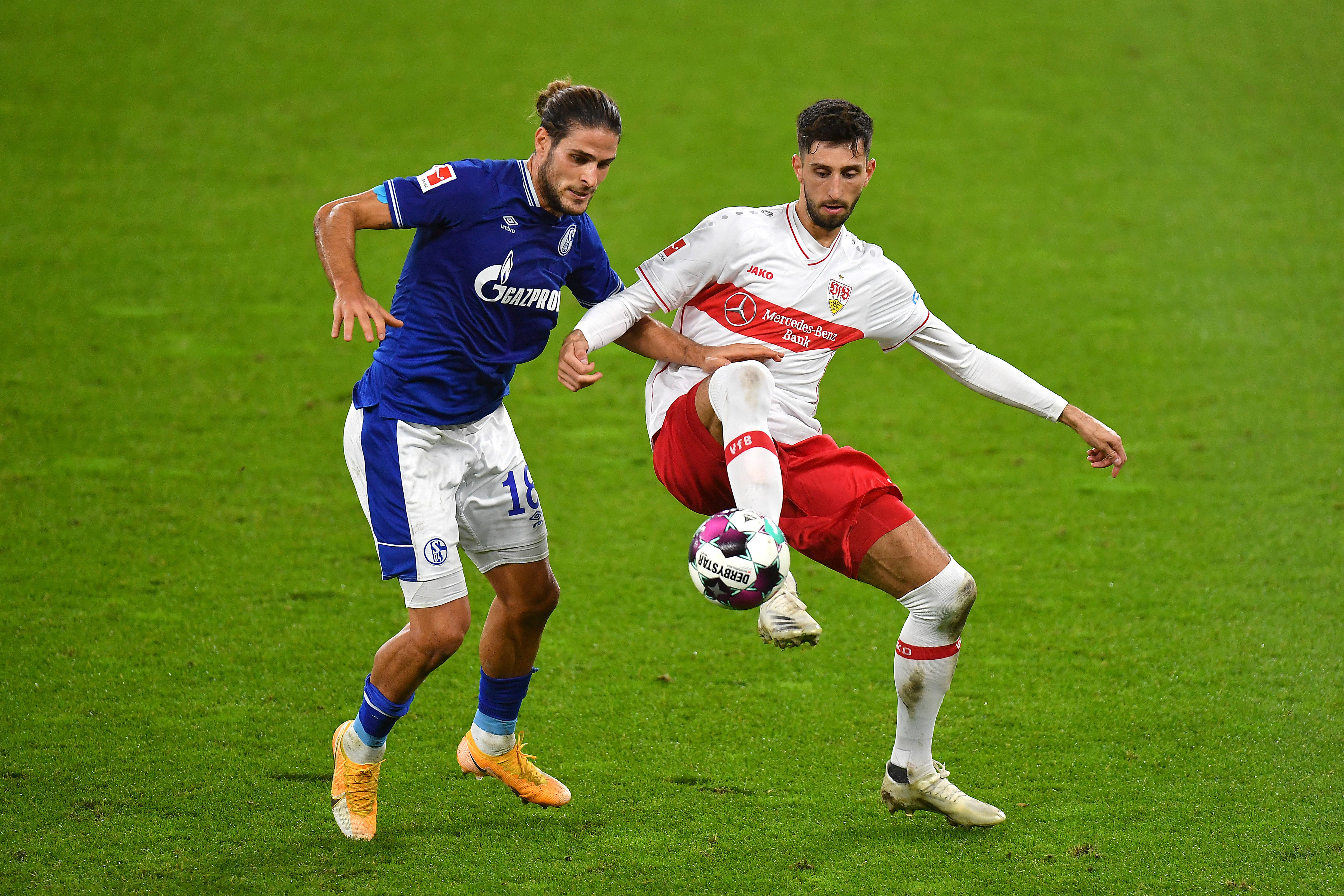 沙尔克04取得德甲胜利向前迈进 沙尔克04取得德甲胜利向前迈进