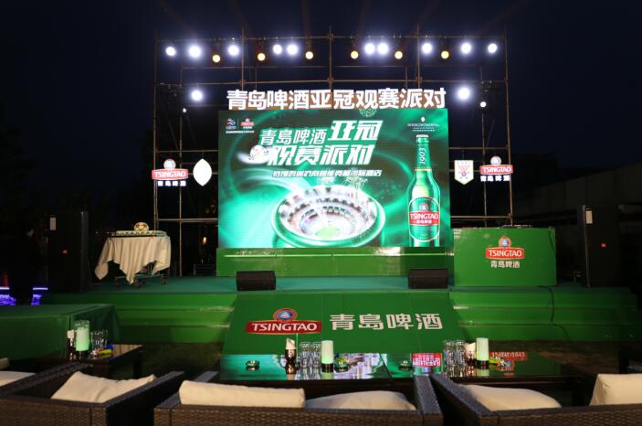 巴西球队成功取得国内比赛胜利,球迷狂欢不止 巴西球队成功取得国内比赛胜利,球迷狂欢不止
