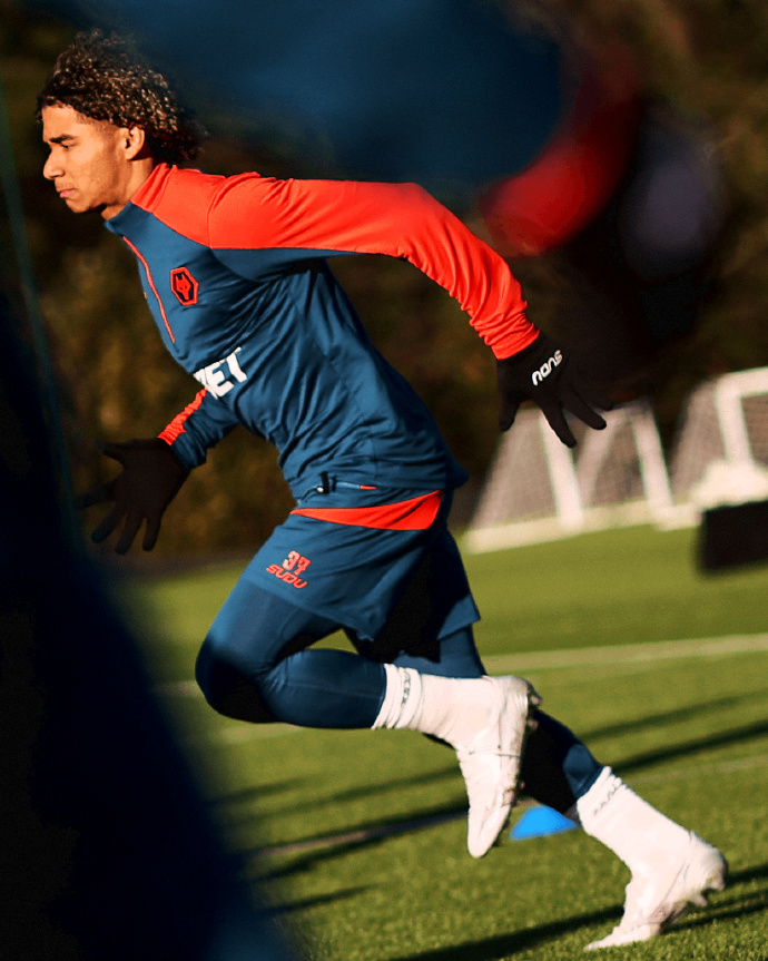 狼队主场大胜伯恩茅斯,取得一场胜利结束颓势 狼队主场大胜伯恩茅斯,取得一场胜利结束颓势